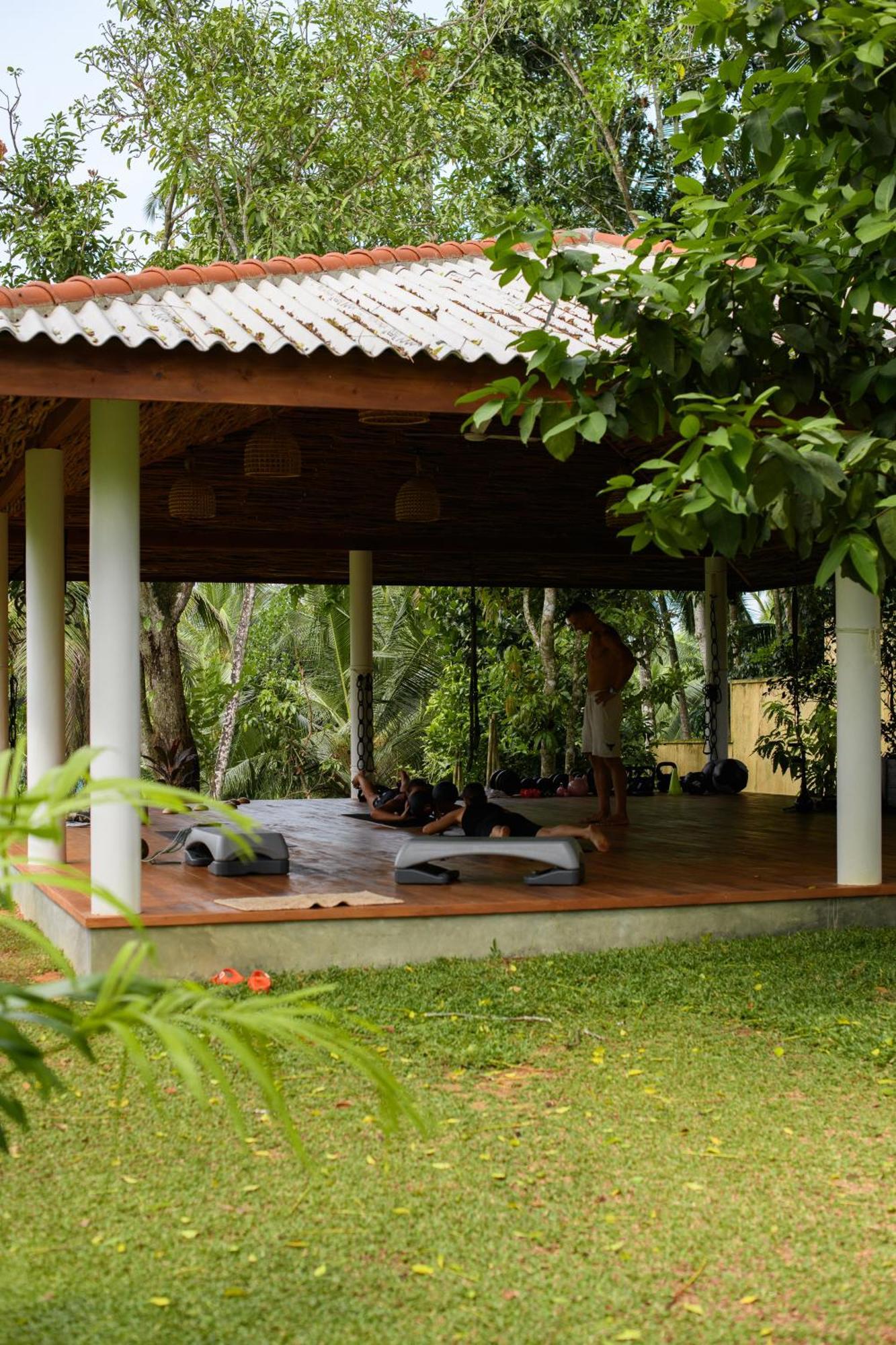 Roots Retreat Hotel Unawatuna Ngoại thất bức ảnh